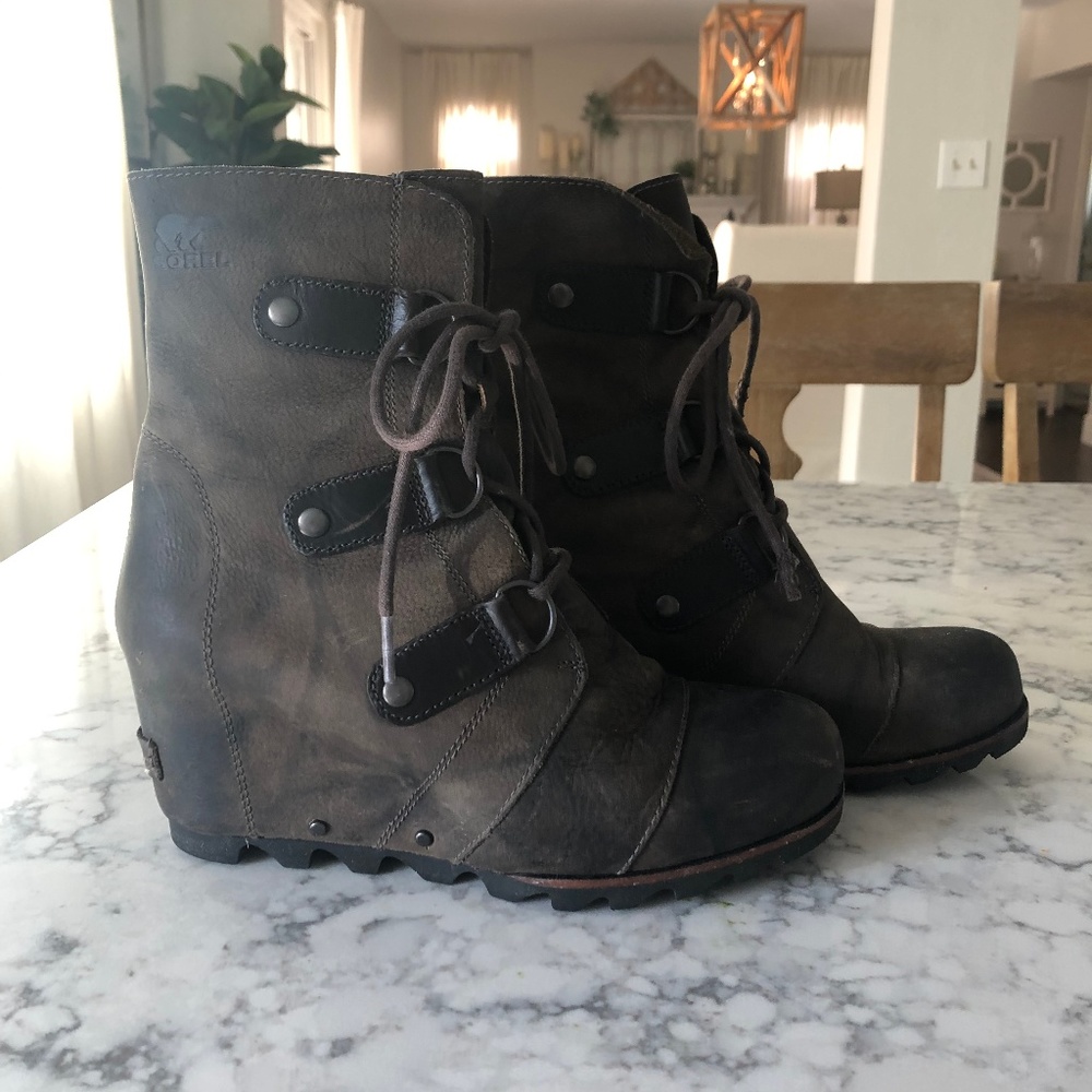 Sorel Joan of Arctic Wedge Mid Boots 8.5